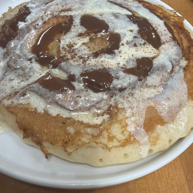CINNAMON ROLL PANCAKES.