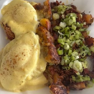 CRAB CAKE BENEDICT
